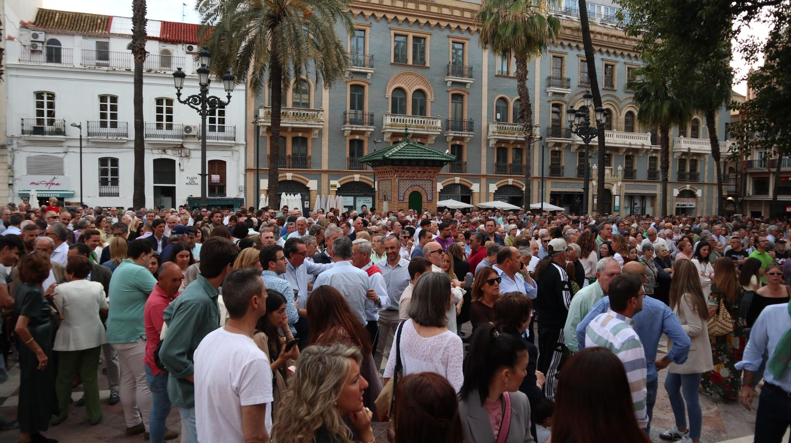 Imágenes de la concentración por las infraestructuras para Huelva