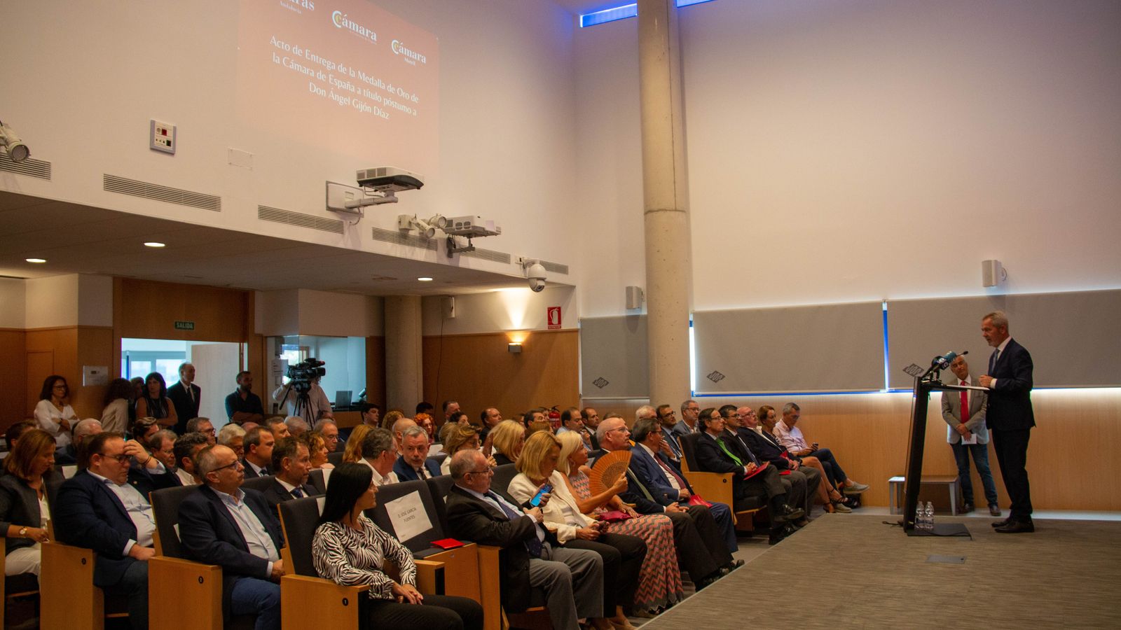 Durante el acto de entrega del reconocimiento