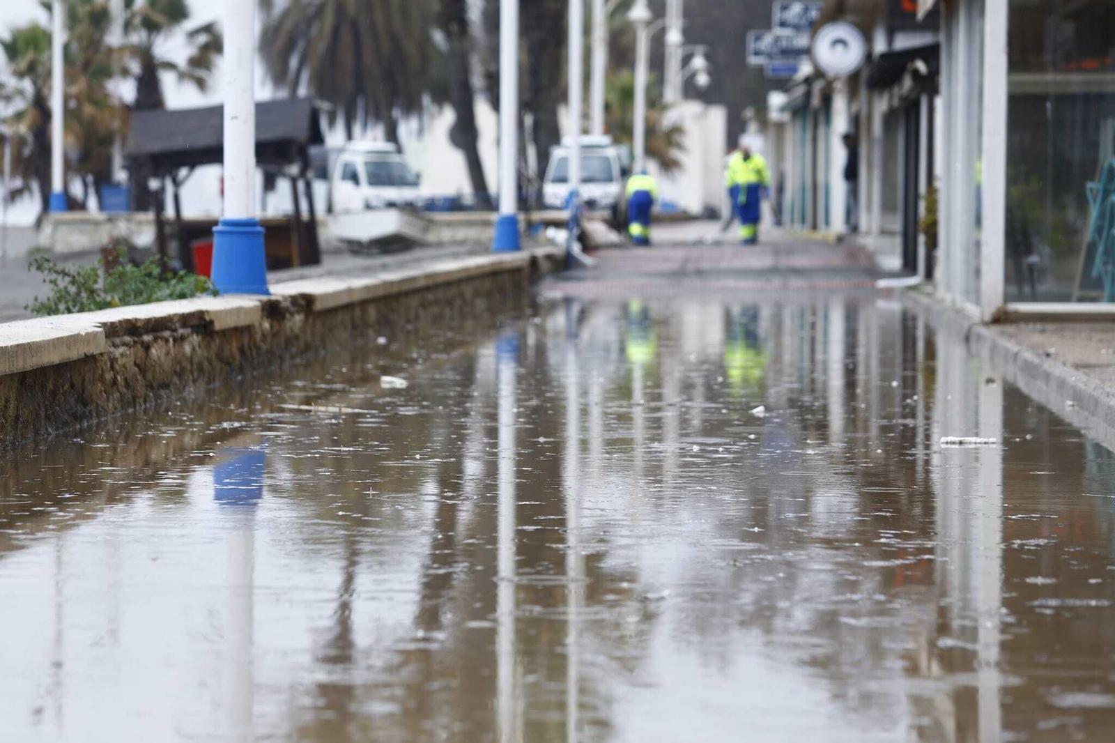 Fotos: Así está la playa de Pedregalejo, en Málaga, tras los efectos del oleaje