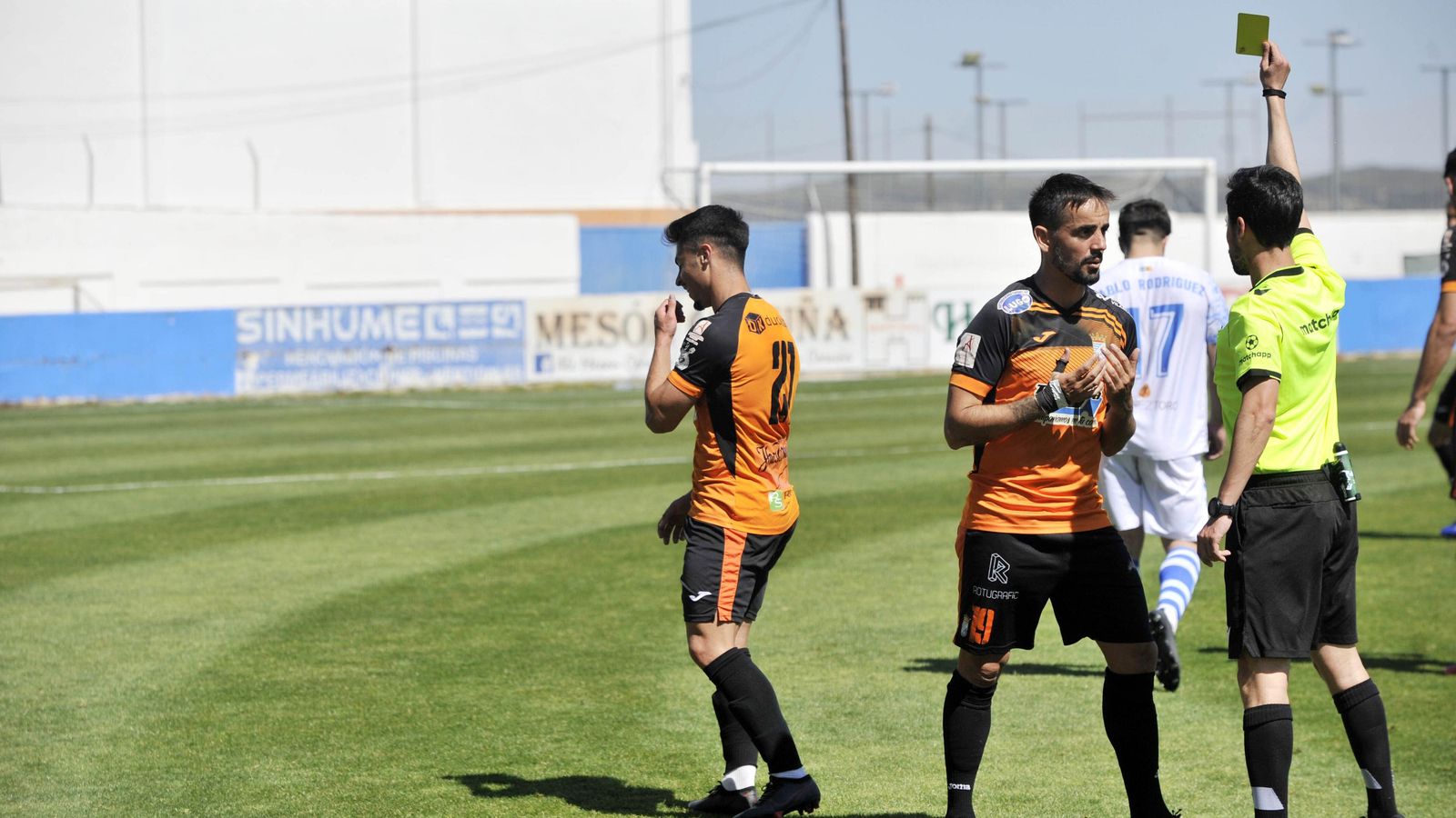 Del Río Lozano amonesta a Laínez y Carlos Cavo pide explicaciones.