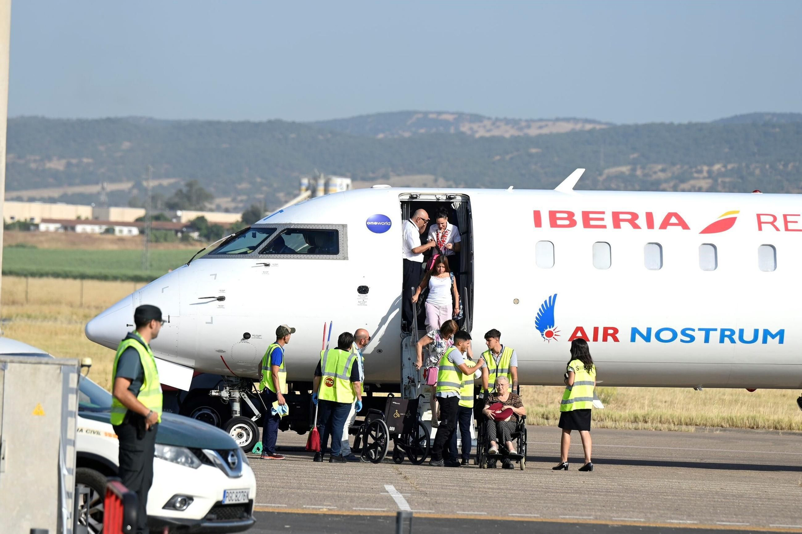 La llegada del primer vuelo del verano entre Córdoba y Mallorca, en imágenes