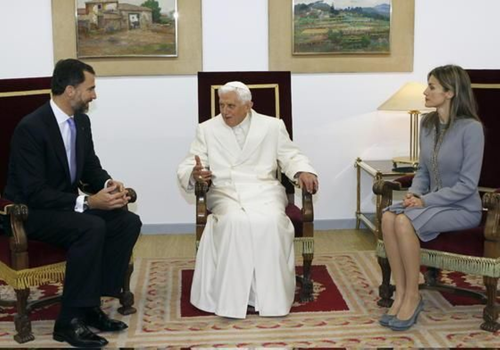 El papa Benedicto XVI realizó su primera parada en España en Santiago de Compostela. 

Foto: EFE