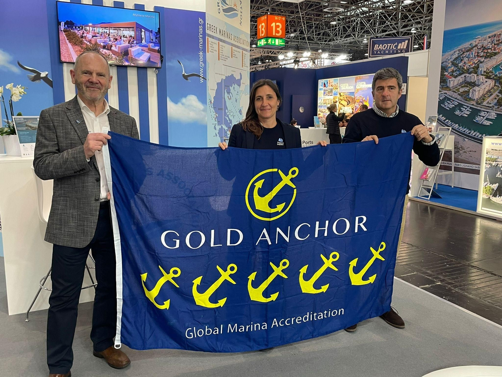 Los responsables de Puerto Sherry, en el salón náutico Boot Düsseldorf.