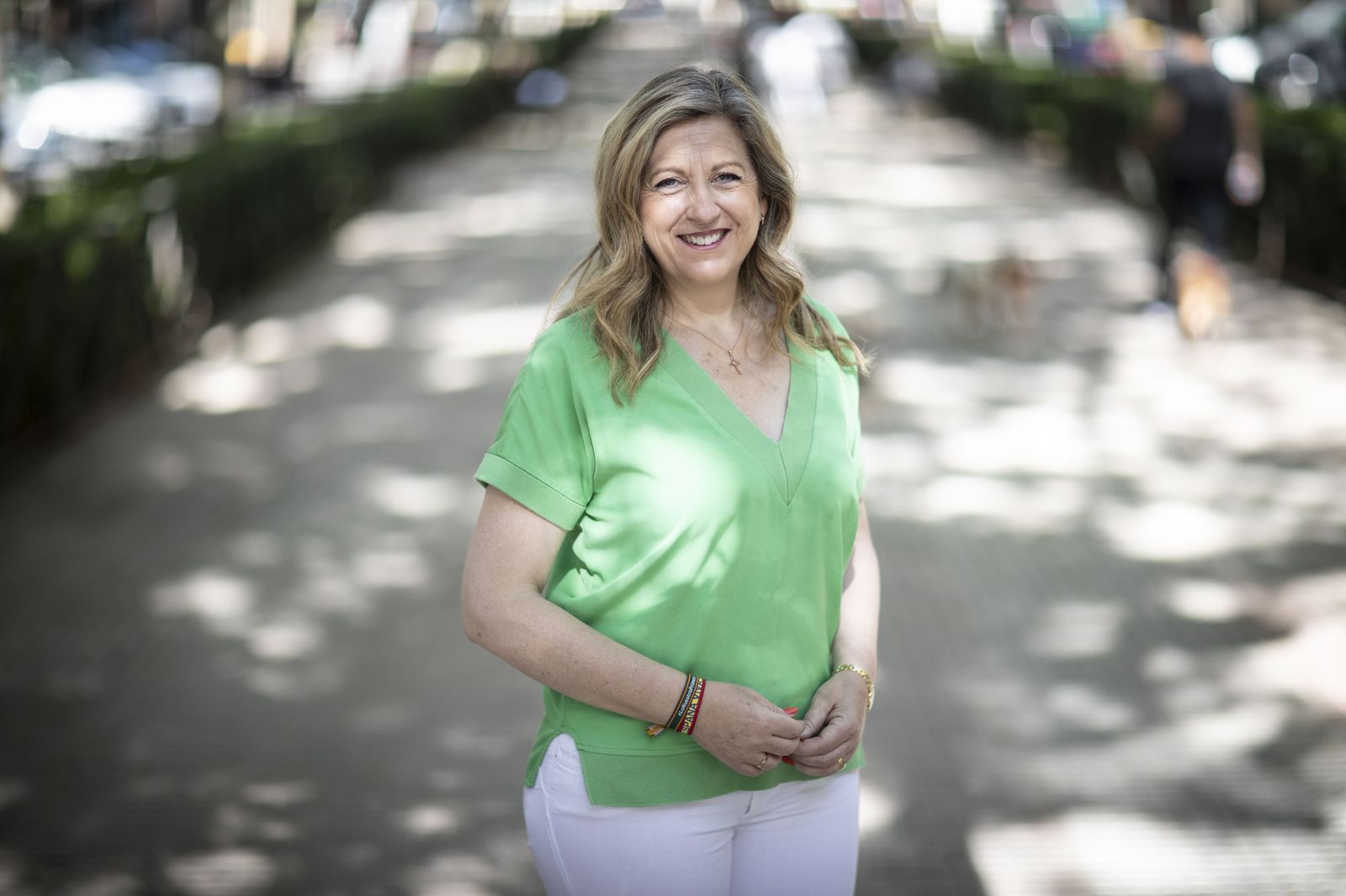 El paseo por el Zaidín con Beatriz Sánchez, candidata de Vox a la Alcaldía de Granada, en imágenes