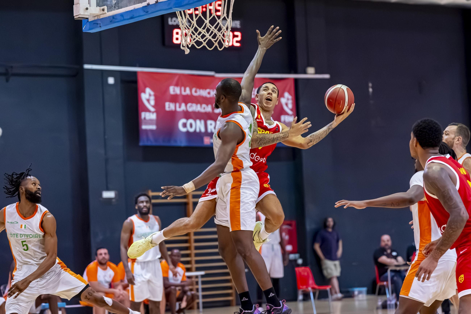 España B, con Álvaro Folgueiras, derrota a Costa de Marfil antes de venir a Málaga
