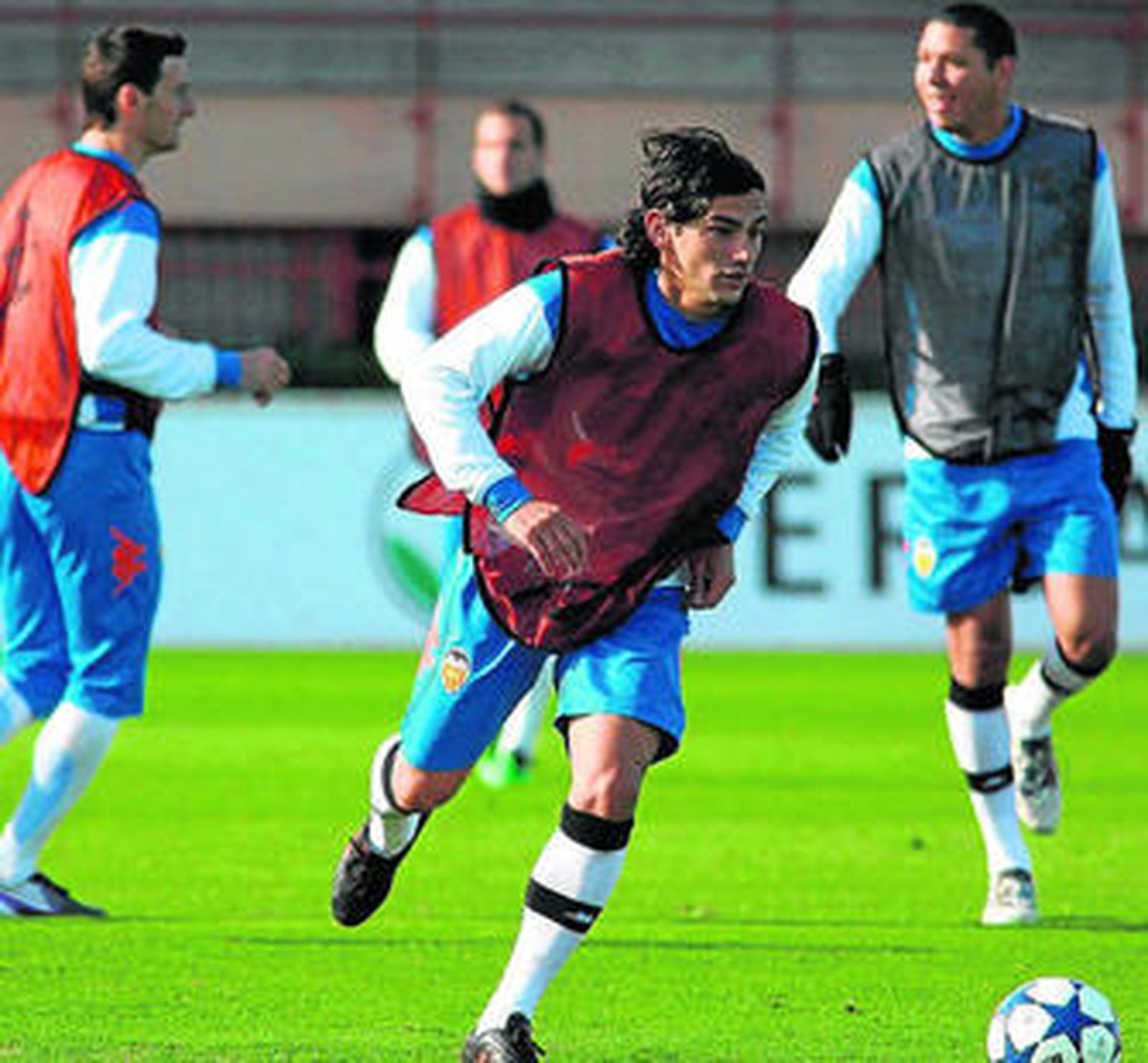 El valencianista Tino Costa, durante el entrenamiento de ayer.