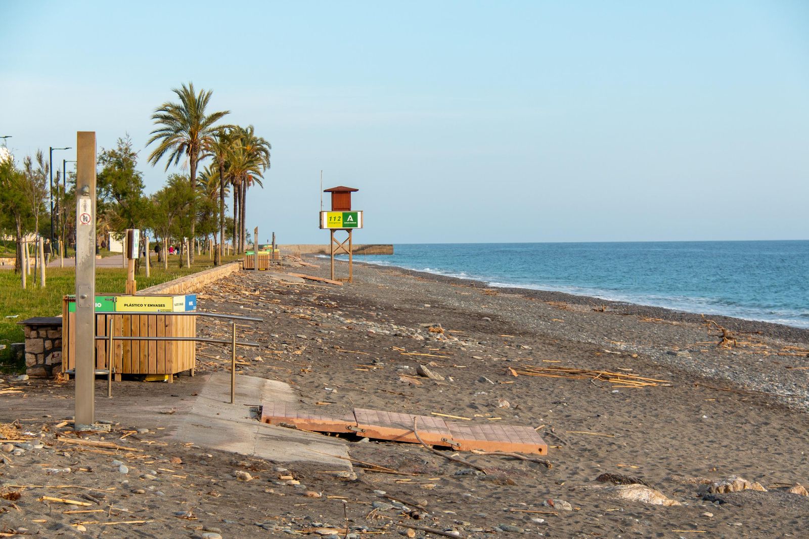 Así están las playas de Granada a pocos días de la Semana Santa