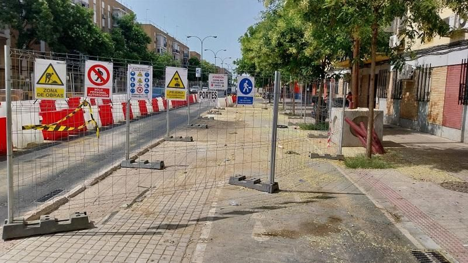 Corte del carril bici en Doctor Fedriani (Macarena) por la obra del Metro de Sevilla