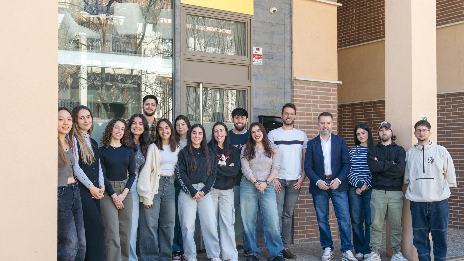 La agencia granadina se enorgullece por ofrecerle oportunidad a los jóvenes.