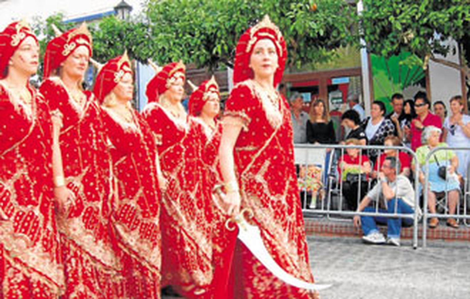 Bienvenida a las tropas moras y cristianas