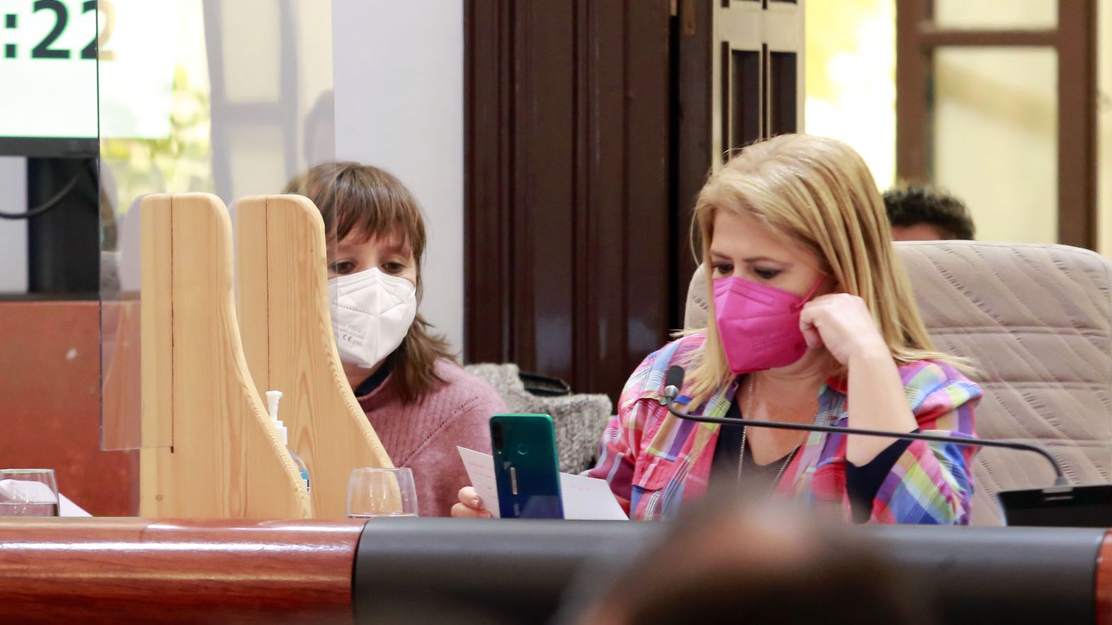 Laura Álvarez y Mamen Sánchez, durante el último pleno del mes de septiembre