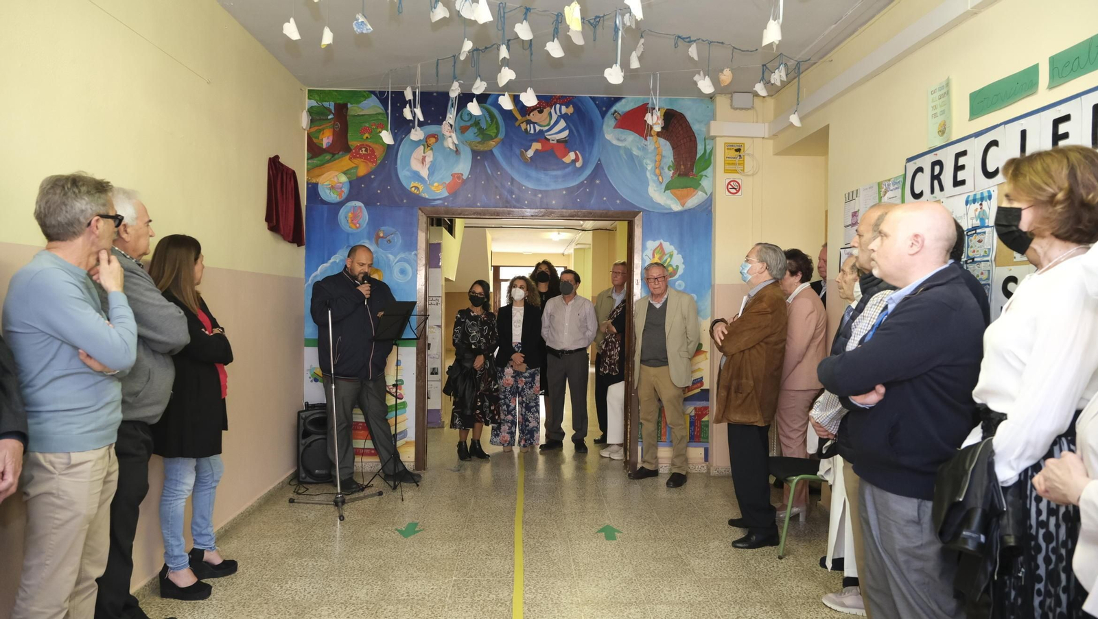 Descubren una placa conmemorativa en el Colegio Europa que ahora lleva también su nombre, Colegio Europa-José Ramos Santander