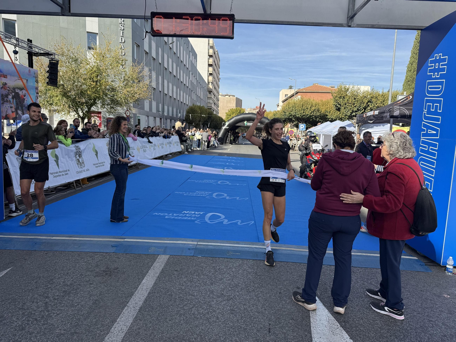 En imágenes: multitudinaria e histórica XXIX Media Maratón 'Ciudad de Jaén' y 10k en memoria de Paco Manzaneda