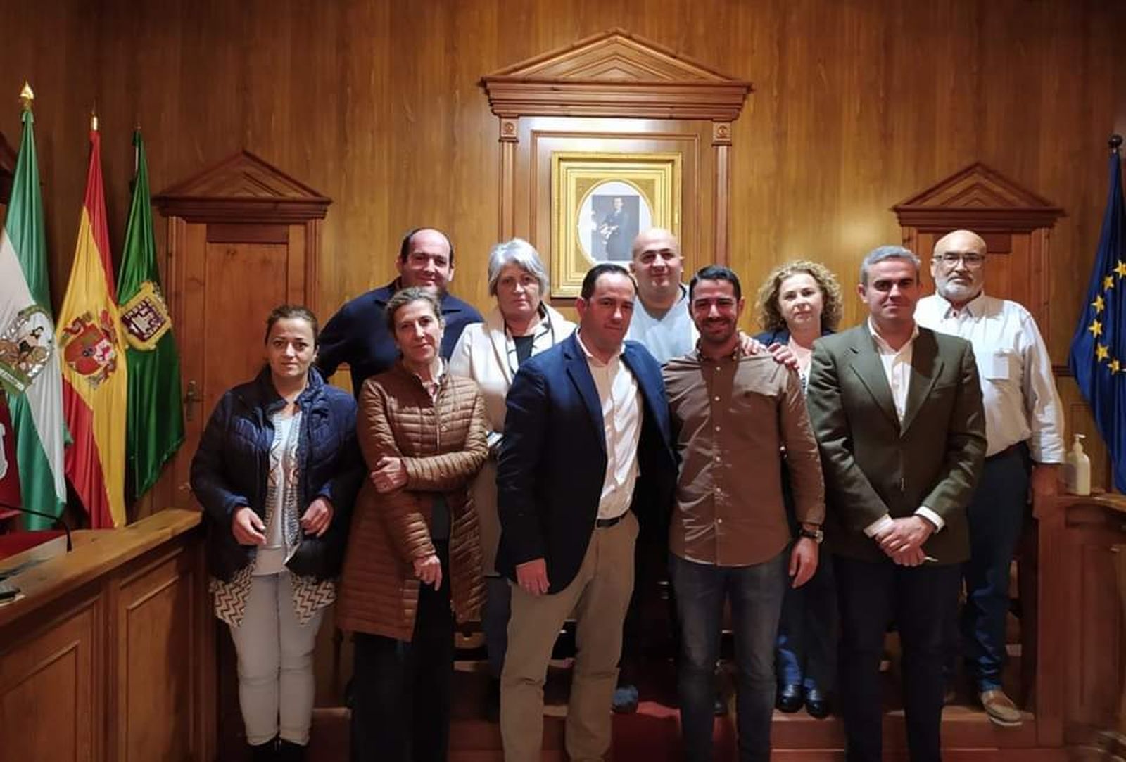 El gobierno local arropa a Jaime Flor tras presentar en el Pleno su dimisión.