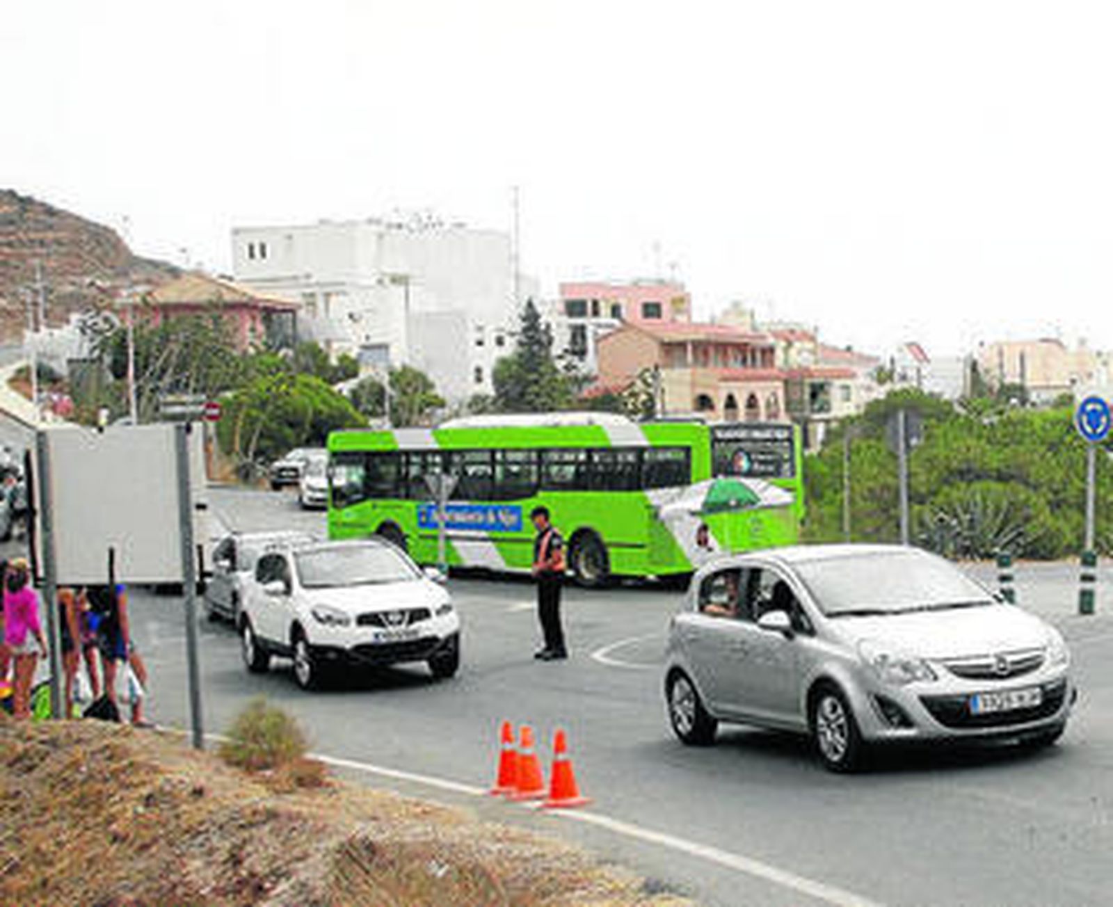 Cohes por las calles de la pedanía de San José.