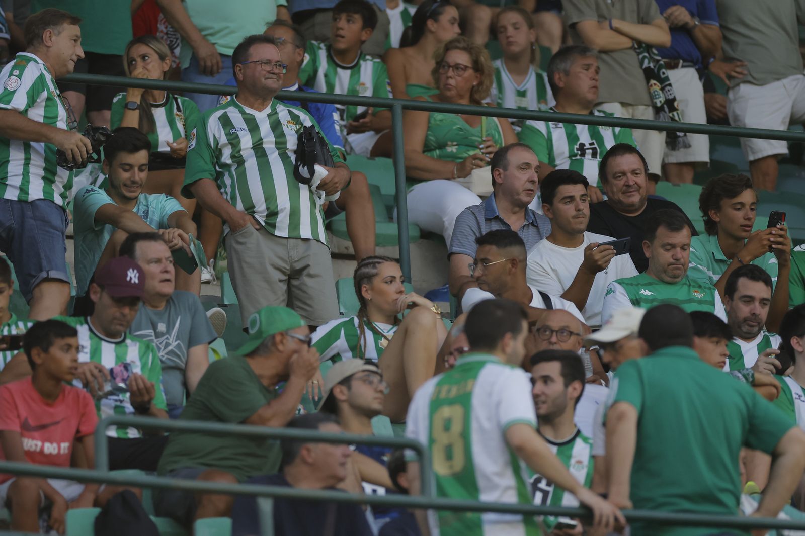 Búscate en las fotos del Betis-Atlético de Madrid