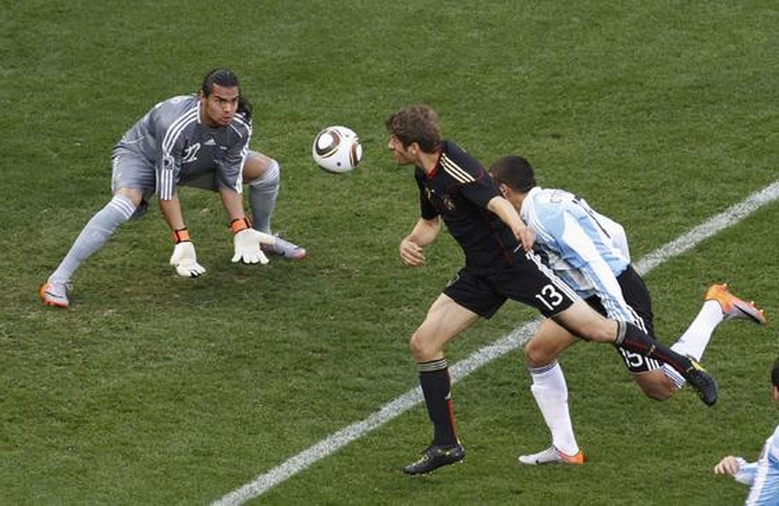 Alemania pone en evidencia a Argetina y obtiene el pase a semifinales. / Reuters