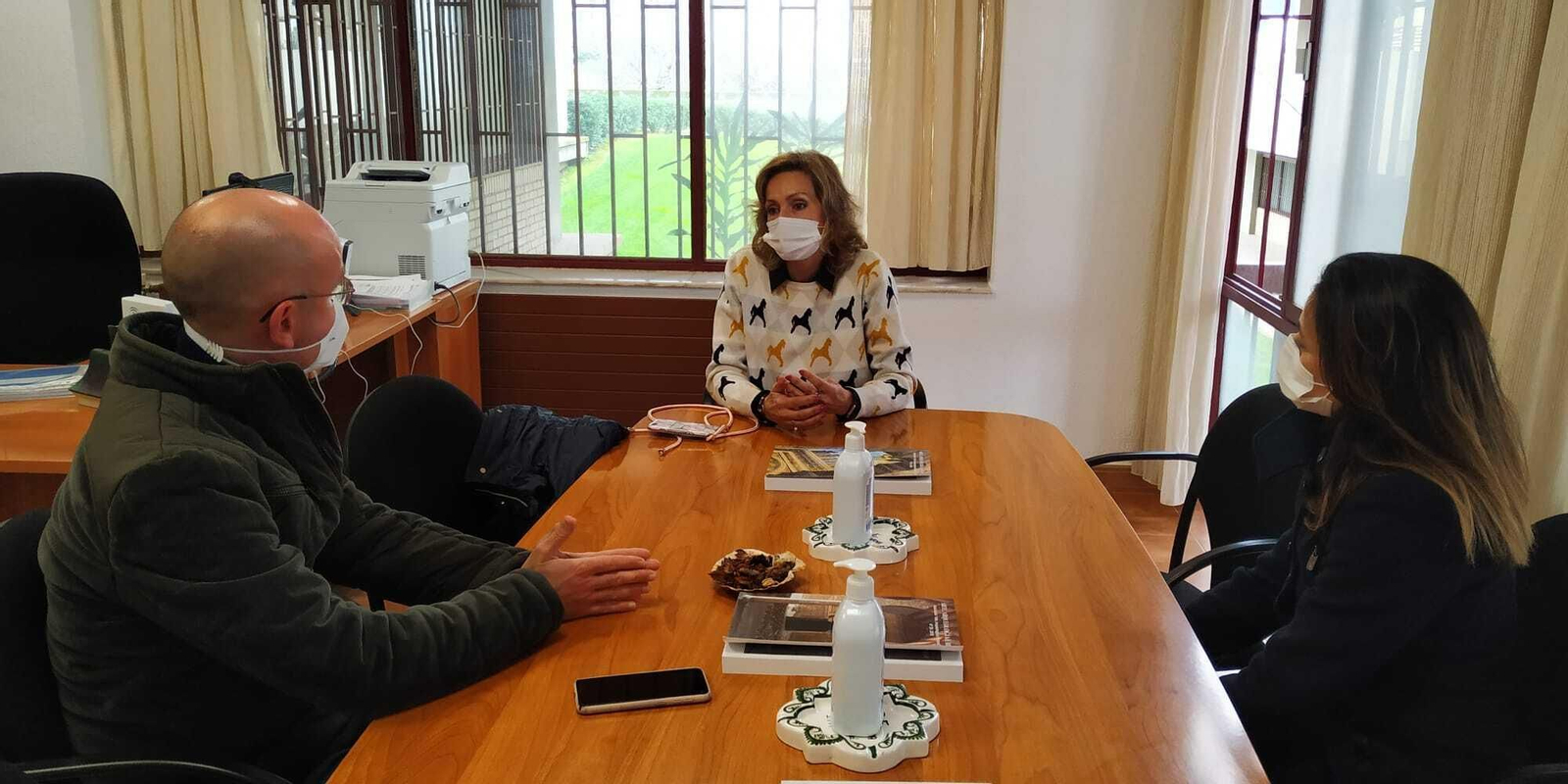 La delegada de Educación, Inmaculada Troncoso, en su visita a la Residencia Escolar La Aduana.