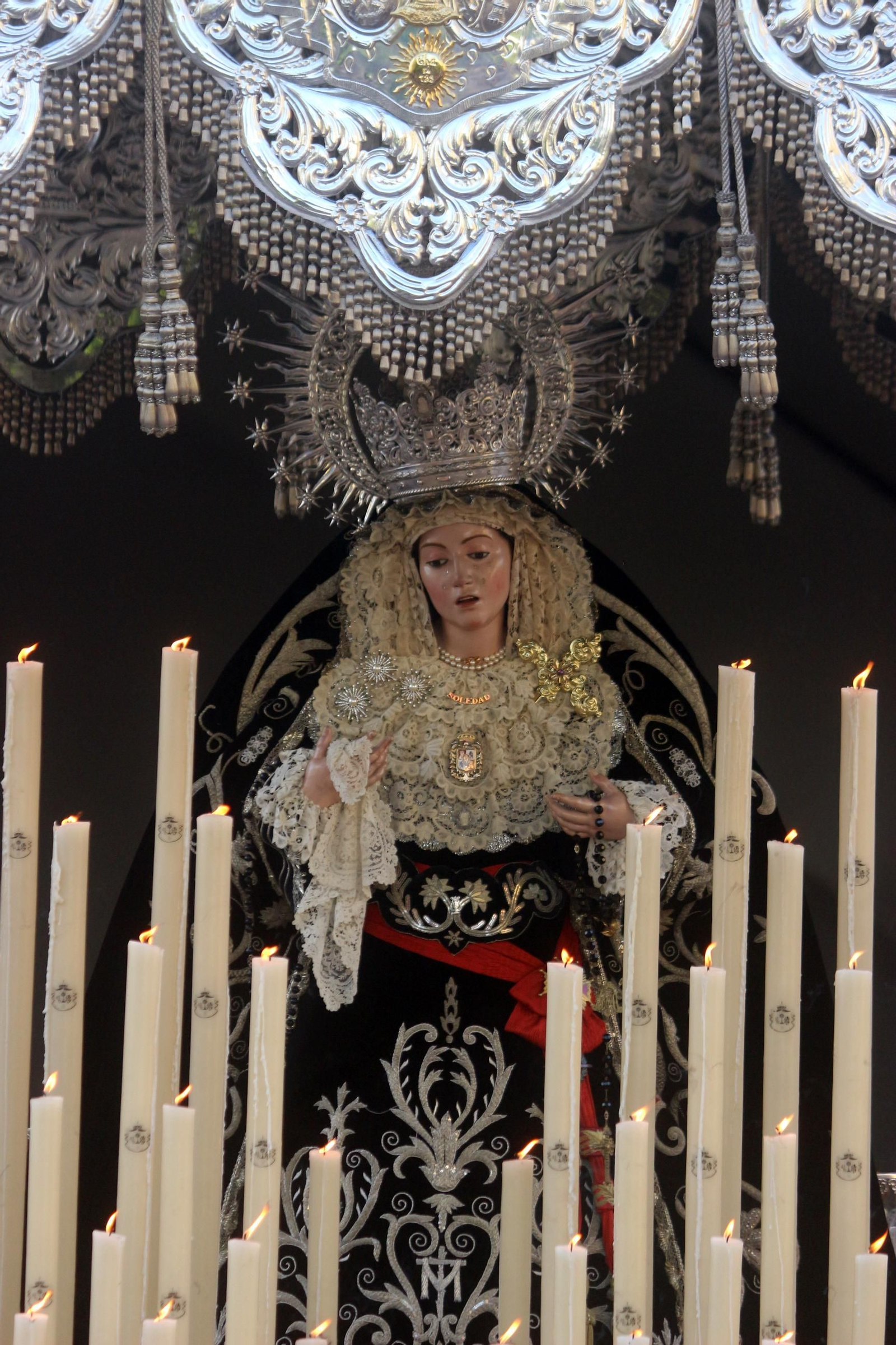 Las imágenes del Viernes Santo en Puerto Real: La Soledad