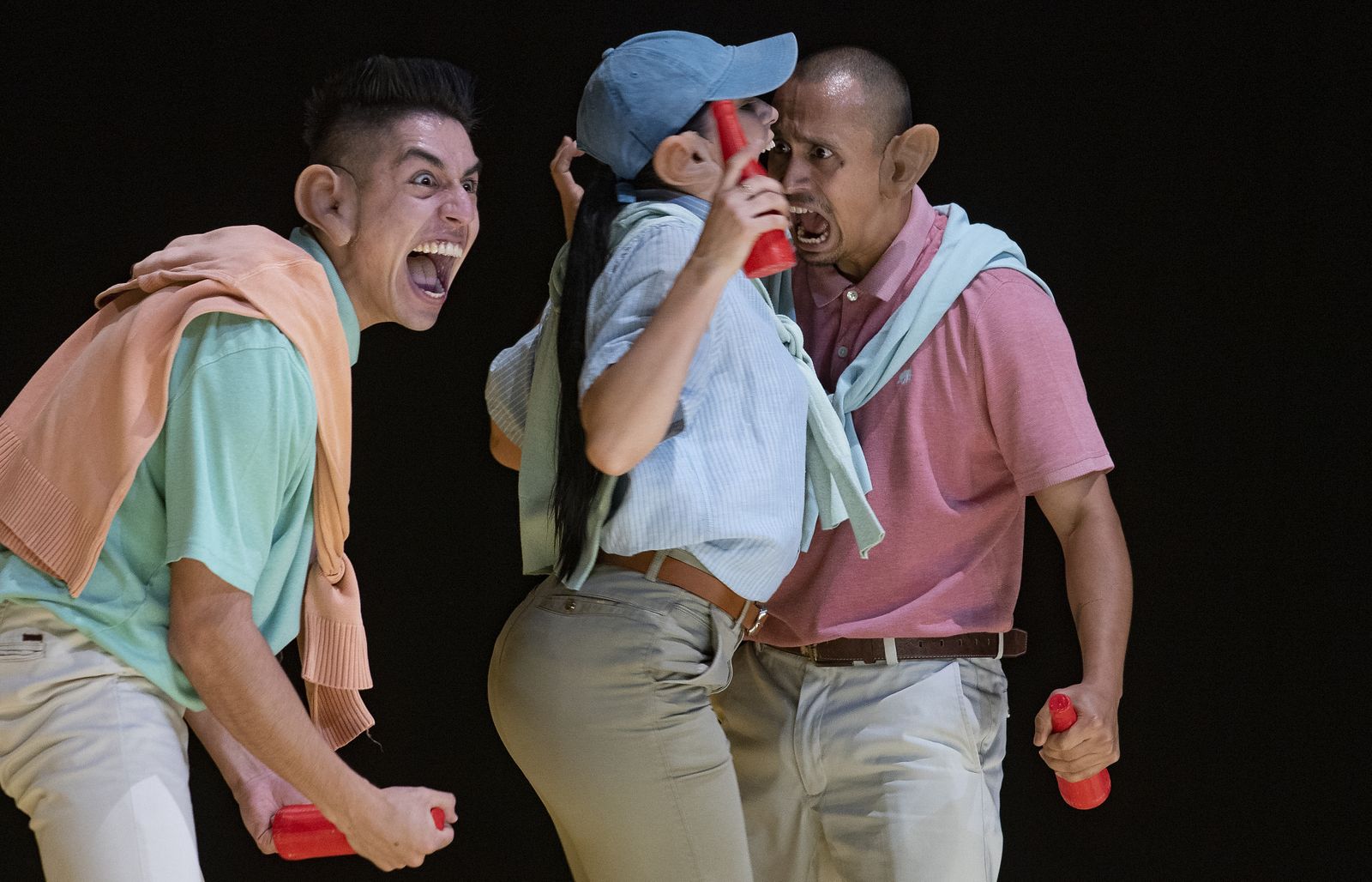 Imágenes del pase gráfico de la obra de La Resentida Oasis de la impunidad