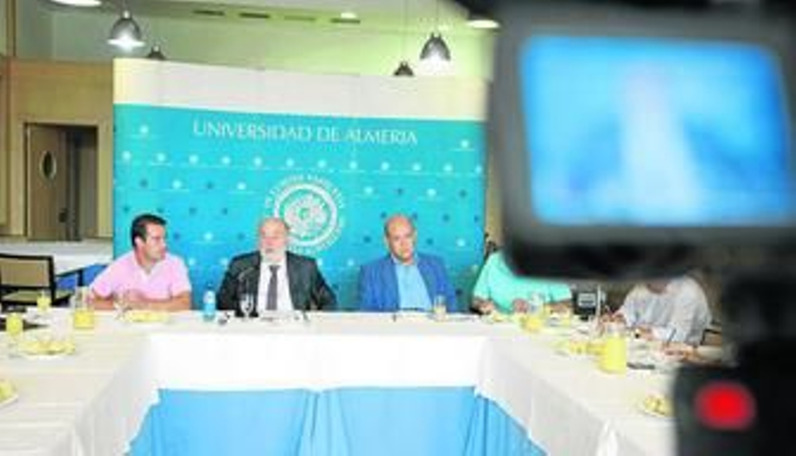 El rector de la Universidad de Almería, Pedro Molina, junto al vicerrector, José Guerrero.