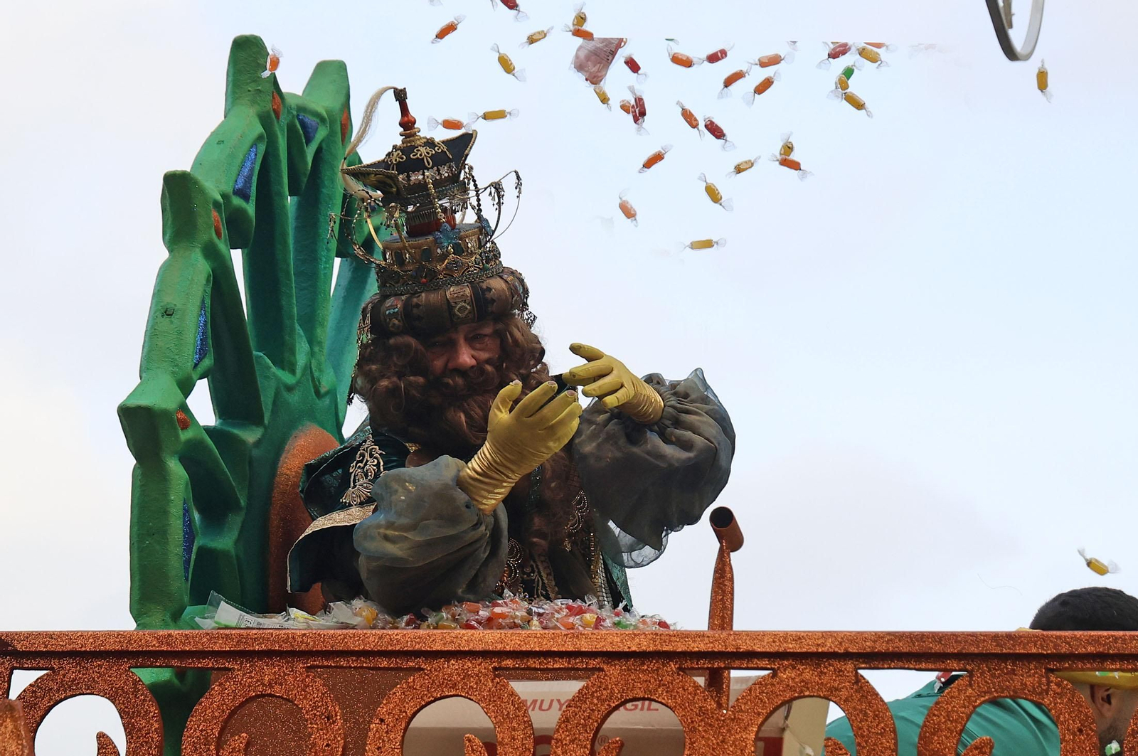 Imágenes de la Cabalgata de los Reyes Magos en Huelva