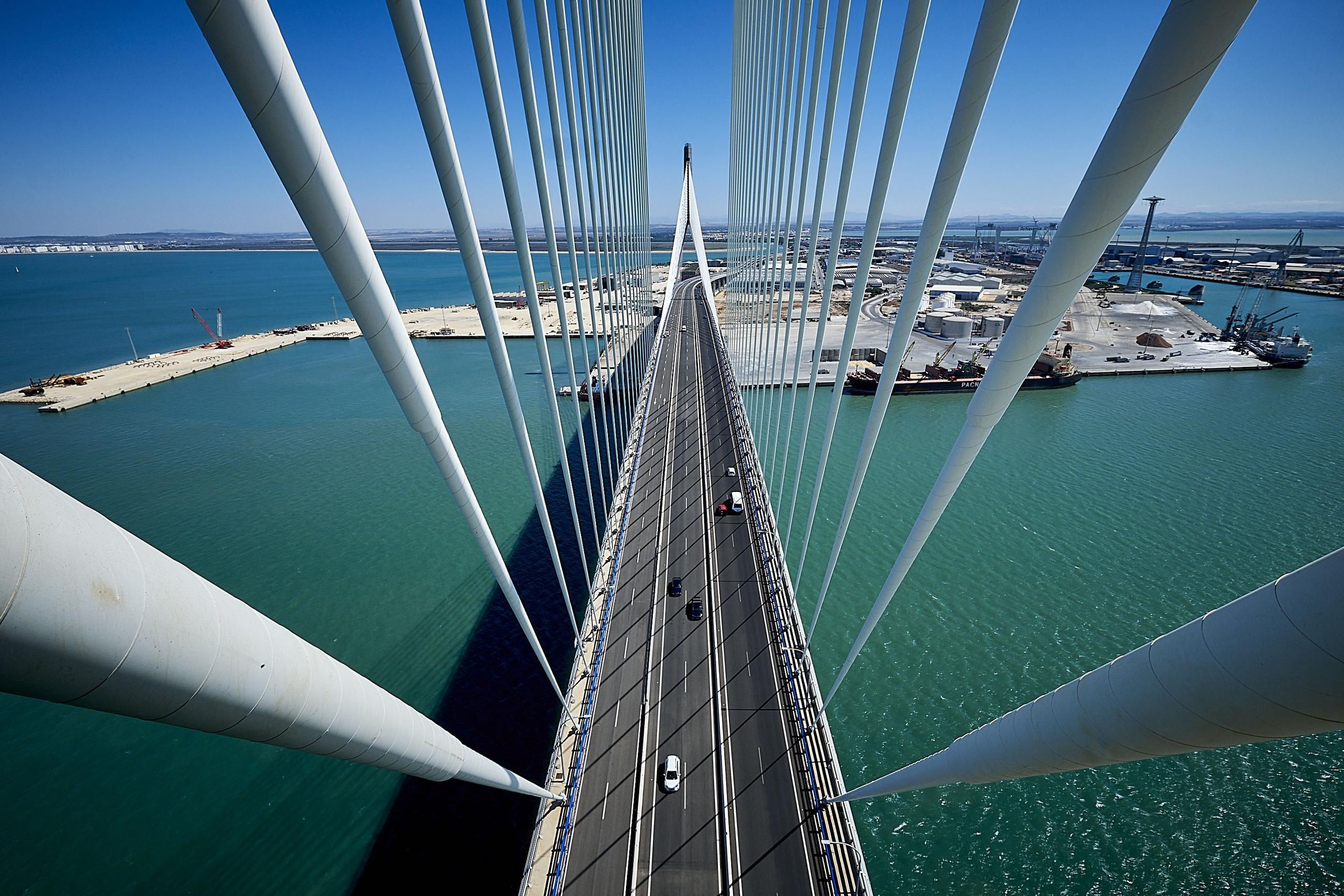 Transportes licita por 22,9 millones de euros la conservación de los accesos a Cádiz por los puentes de la Constitución y Carranza