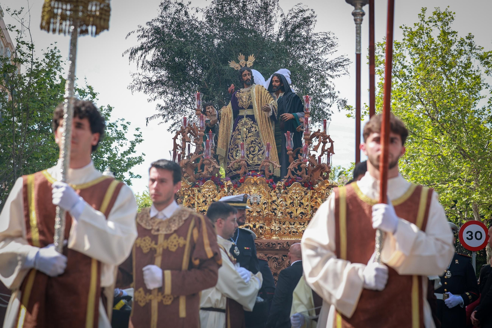 Imágenes de la salida del Prendimiento en la Semana Santa de Cádiz 2025