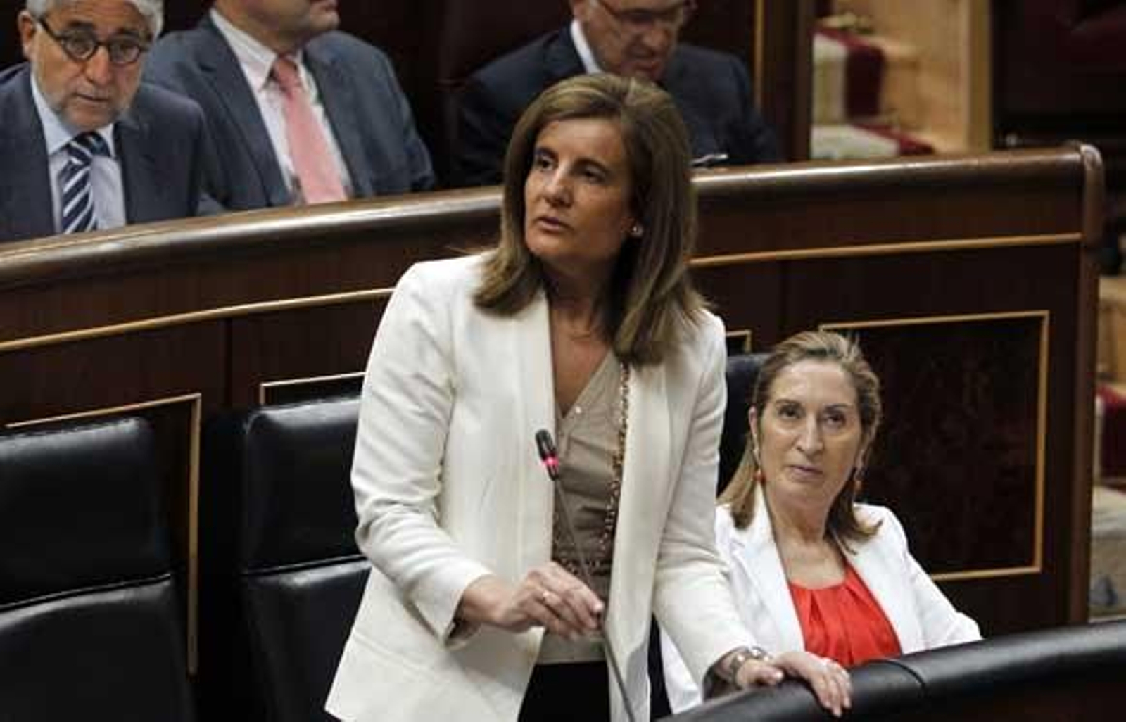 Báñez acusa al PSOE de haberle dejado la Seguridad Social en "números rojos"