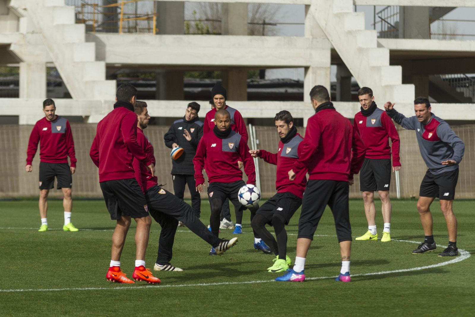 Mariano, en el centro, durante el entrenamiento.