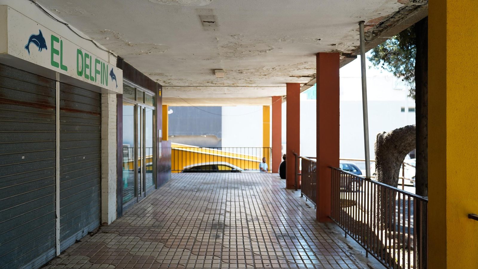 Así es la dejadez en el Centro Cívico de la reconquista.