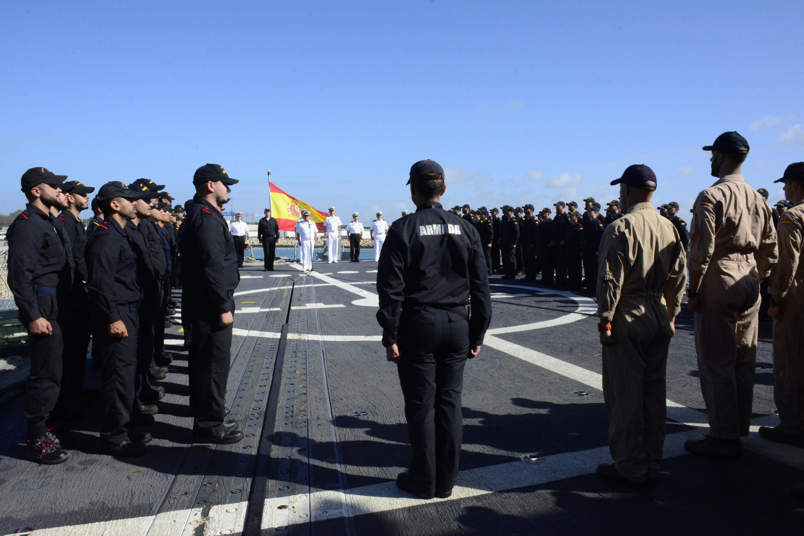 Armada: Las imágenes de la despedida a la fragata Navarra en la Base de Rota