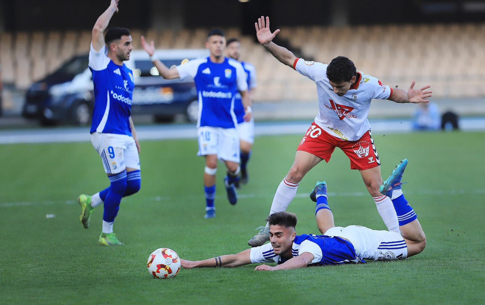 Jaime López, junto a Santisteban en el partido del XCD contra el Antoniano.
