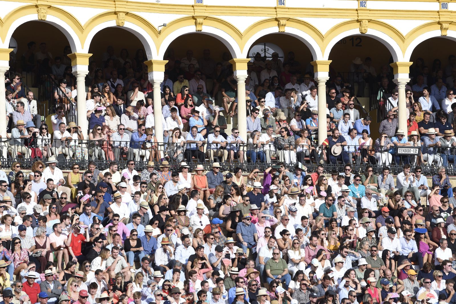 Búscate en la tercera corrida de toros de la Feria de San Miguel de Sevilla