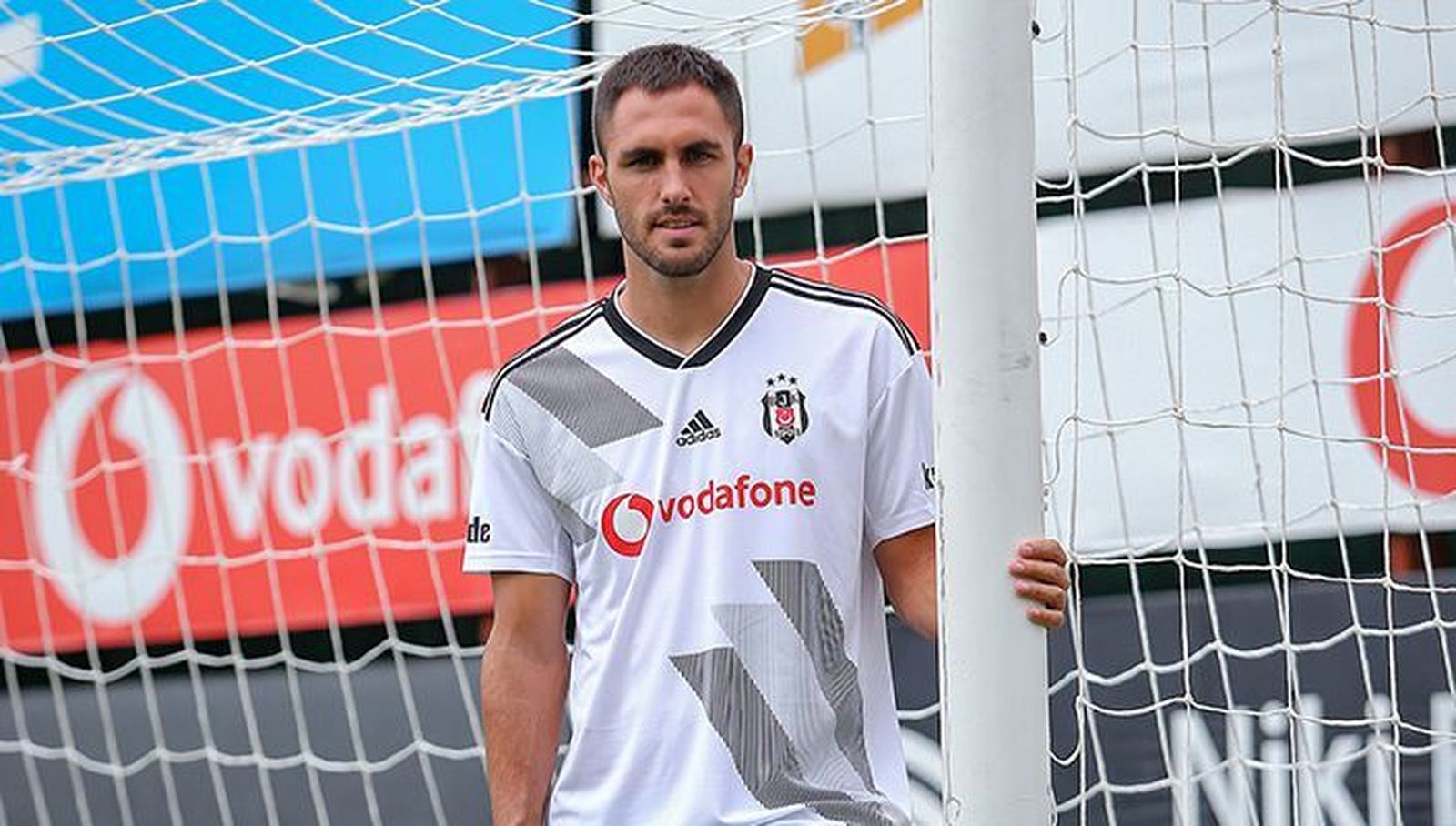 Víctor Ruiz, en su presentación con el Besiktas.