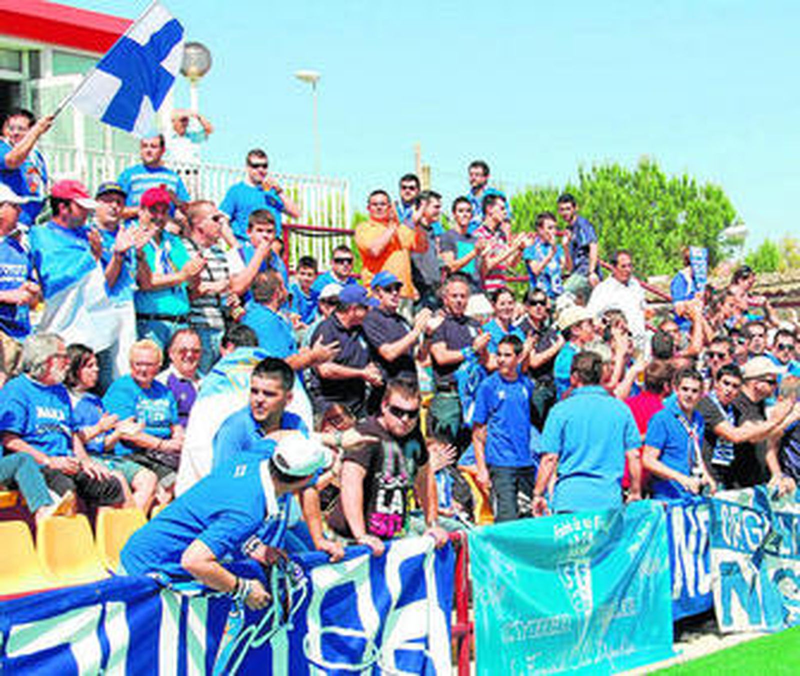 La afición del equipo isleño llenó las gradas del San Juan Bosco de Utrera.