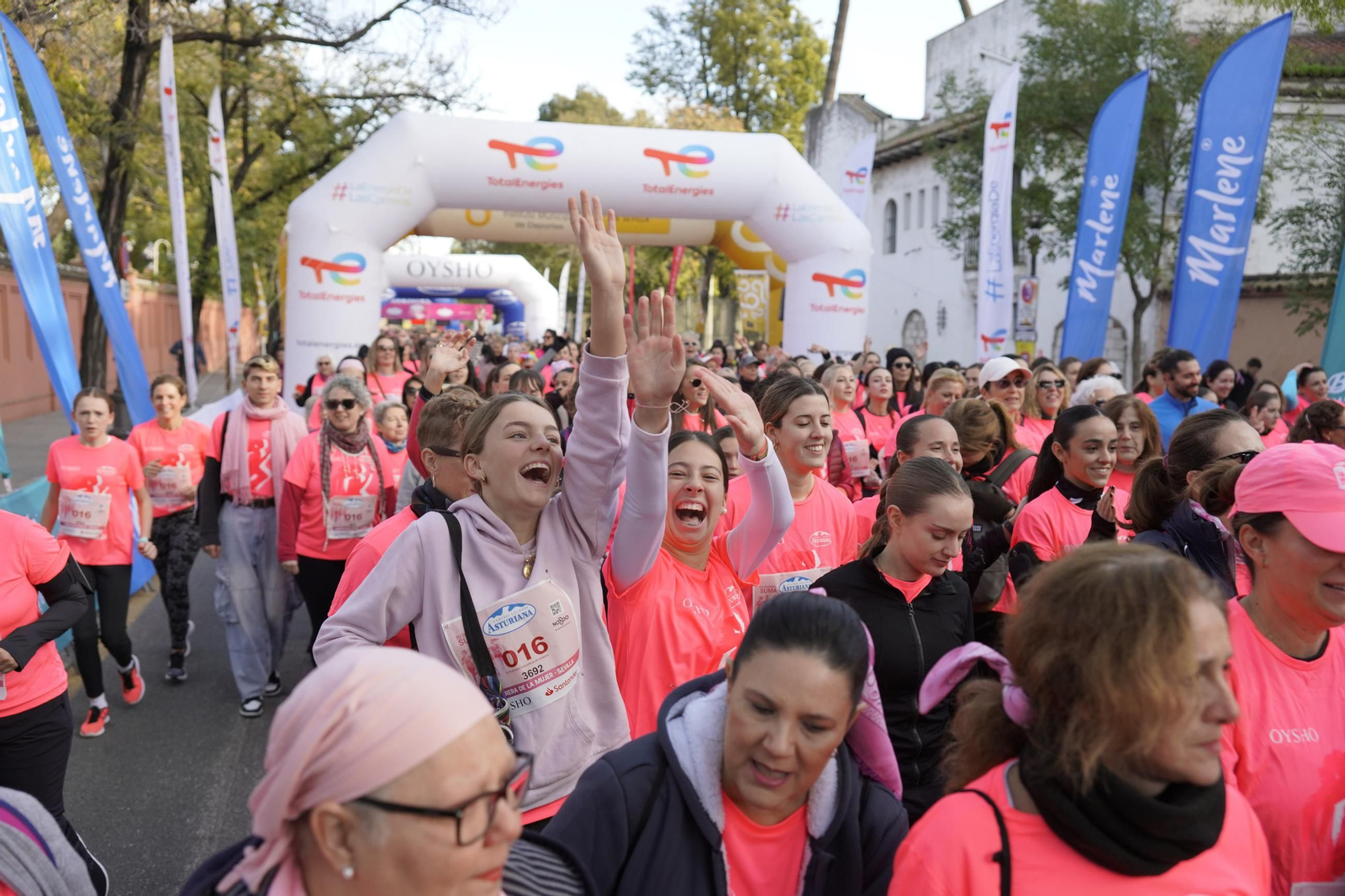 Búscate en las fotos de la Carrera de la Mujer de Sevilla