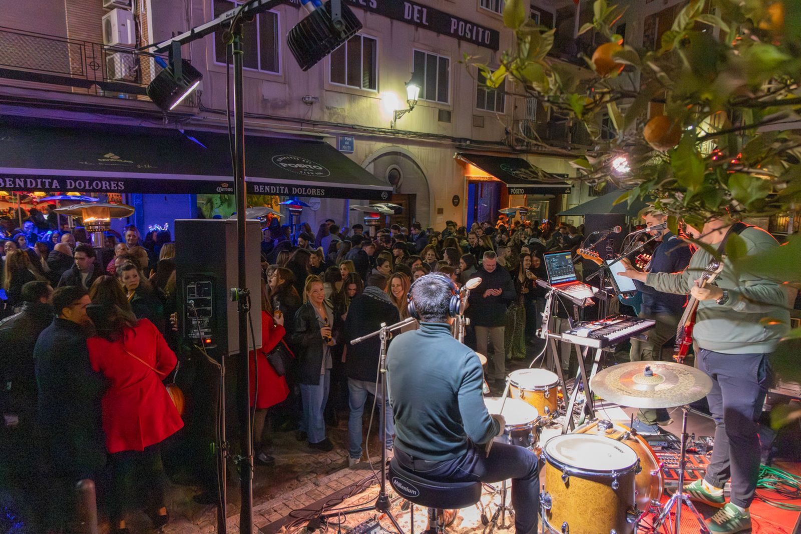 Así disfruta Jaén del concierto extraordinario a pie de calle: "Único Pop Rock"