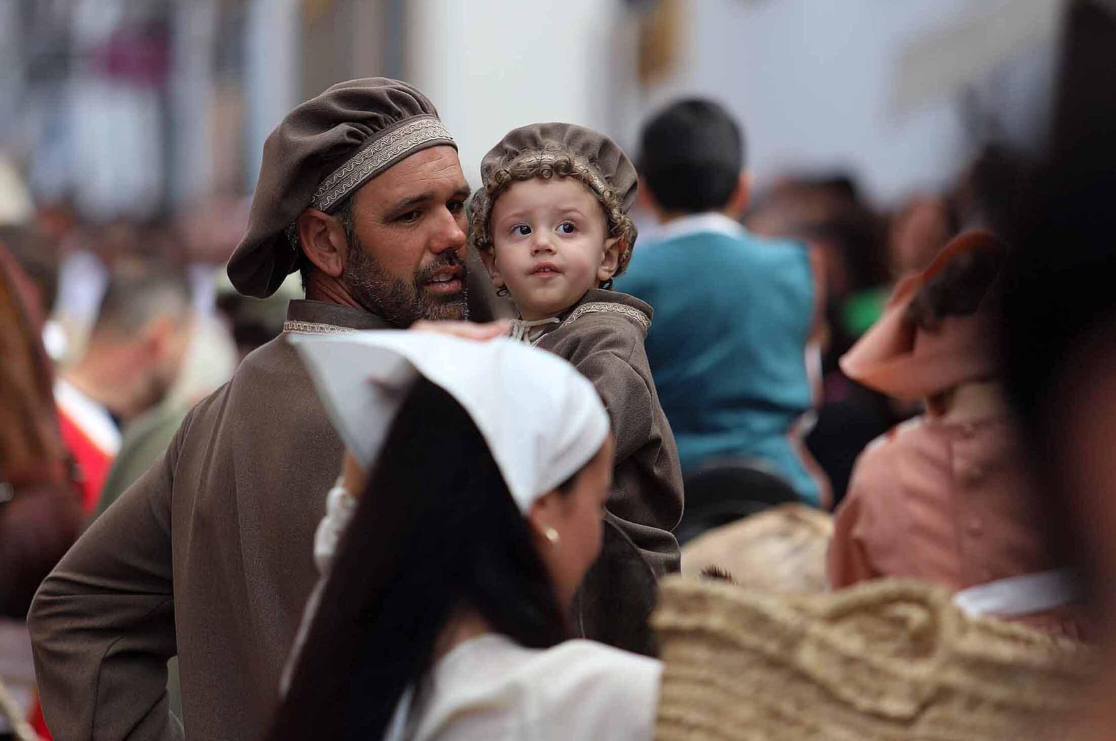 Imágenes del gran ambiente en la Feria Medieval de Palos de la Frontera, Huelva