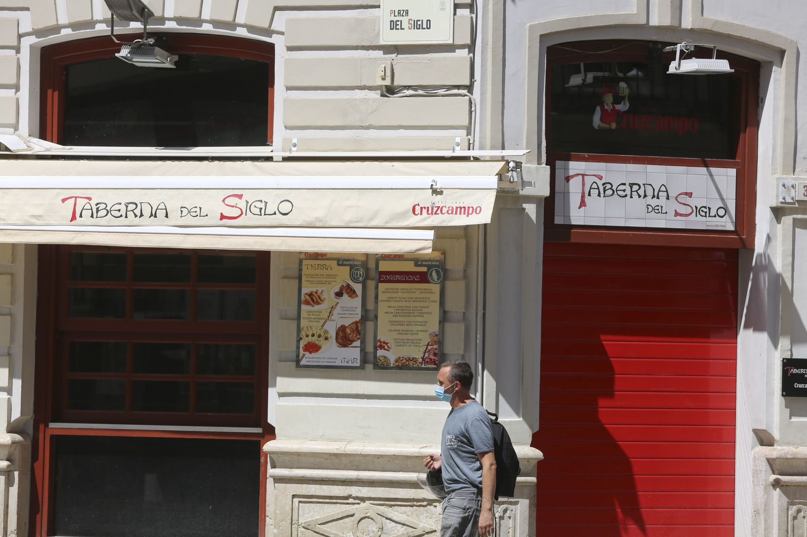 Fotos de los bares de Málaga, todavía a medio gas, en la recta final de la fase 3