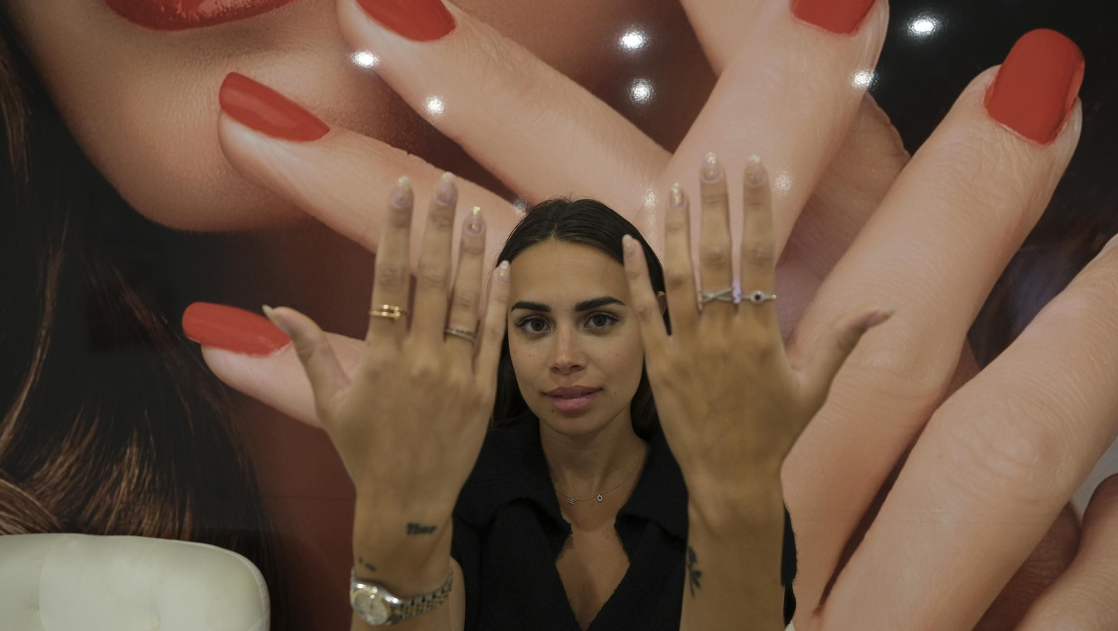 Imágenes de la nueva franquicia de Hello Nails en Almería