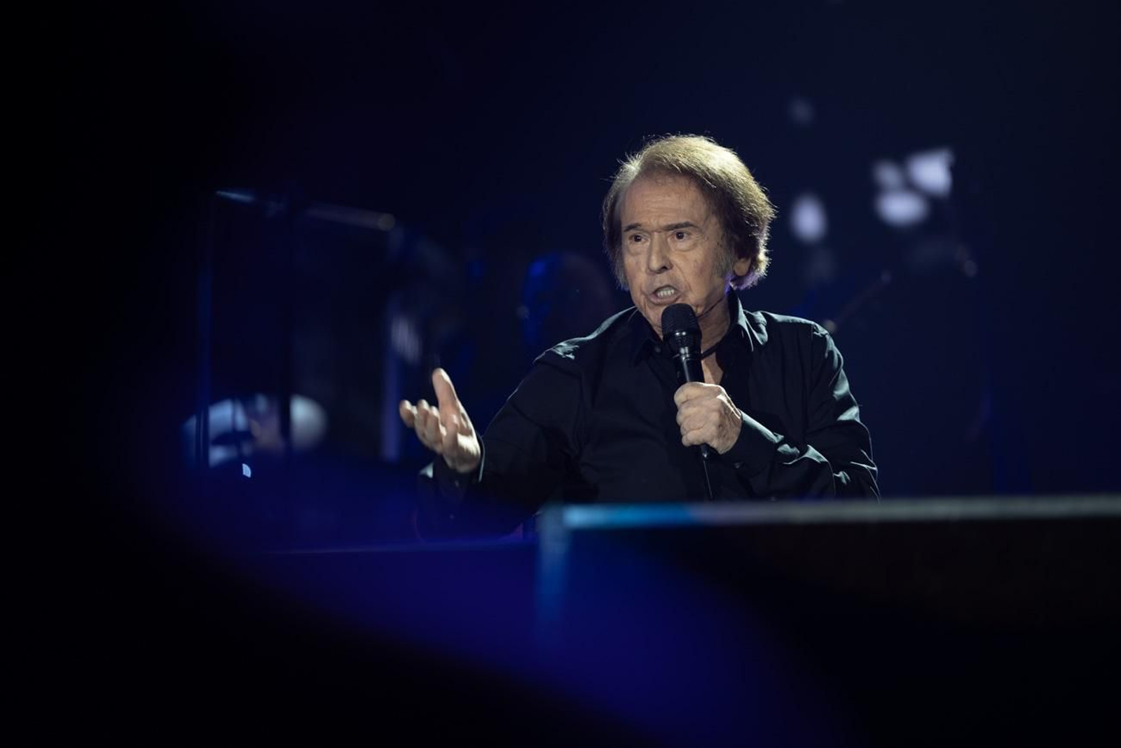 Así se disfruta en Jaén del concierto de Raphael, "Raphaelísimo"