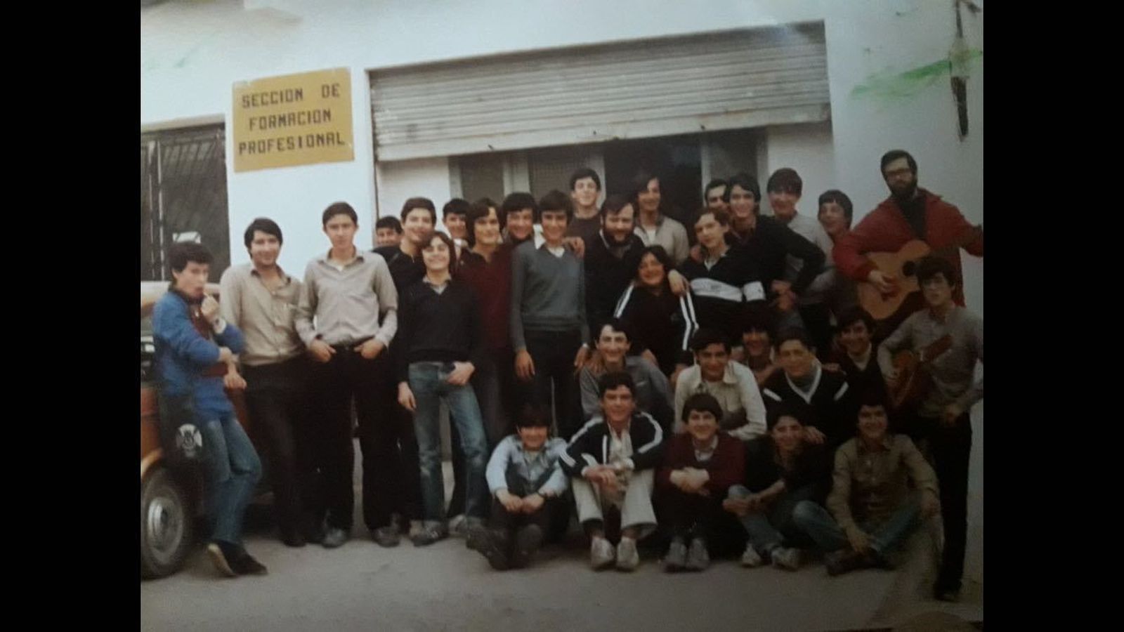 Fotografía original con los alumnos de la primera promoción.