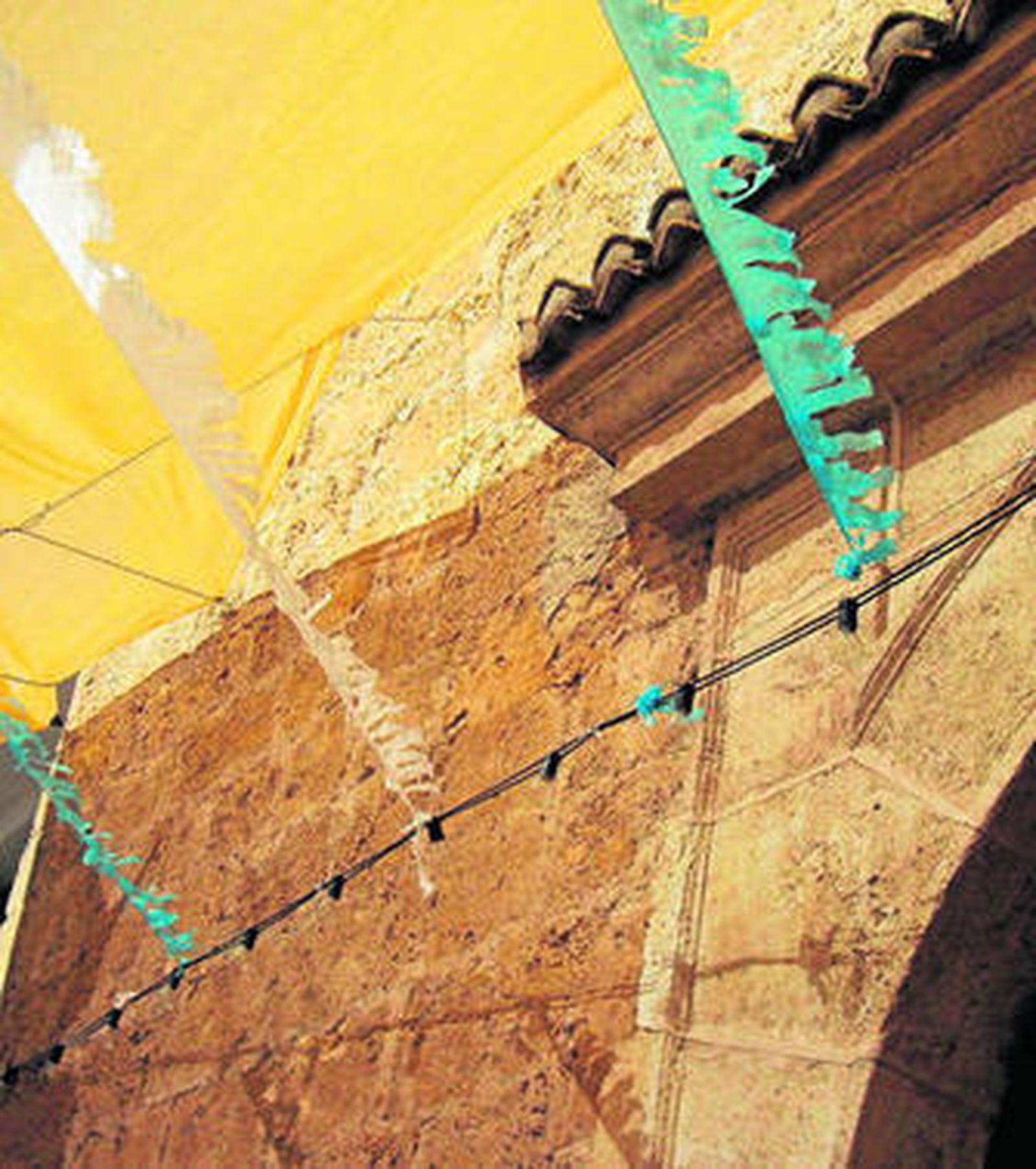 Imagen de los anclajes sobre el templo, del siglo XVI.