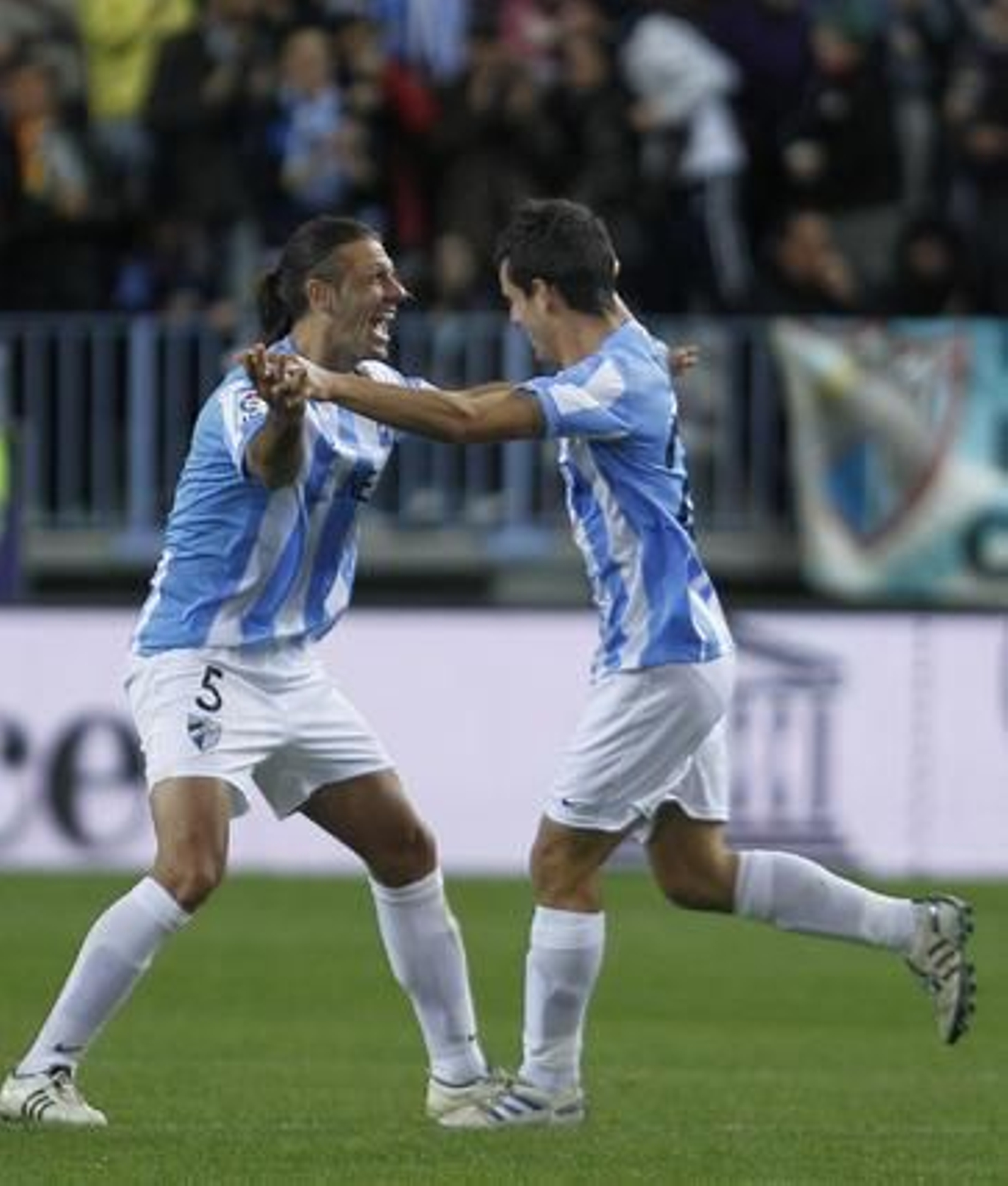 El Málaga remonta a medias ante el Osasuna (1-1). / Sergio Camacho