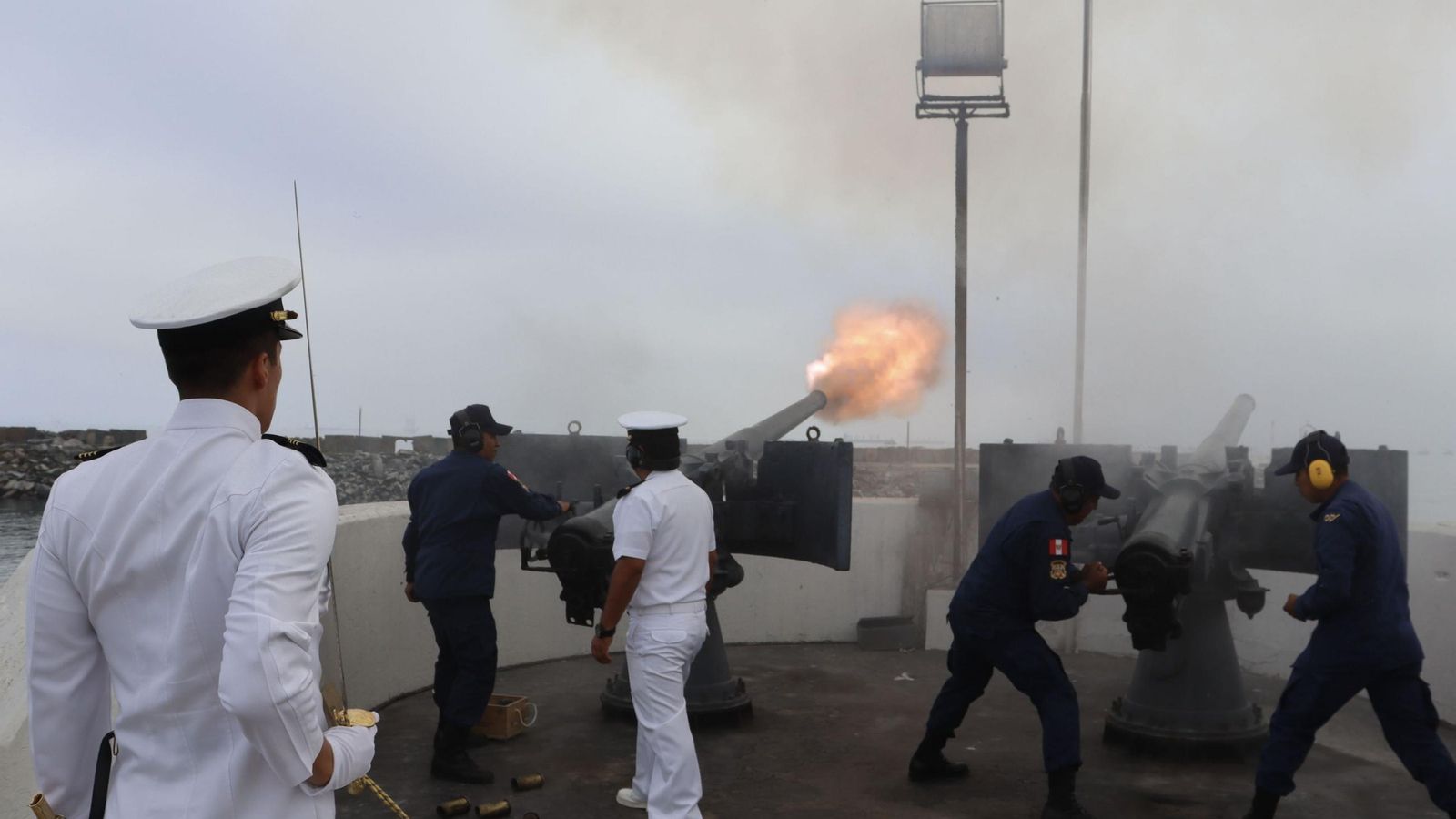 El Juan Sebastián Elcano llega a Perú.