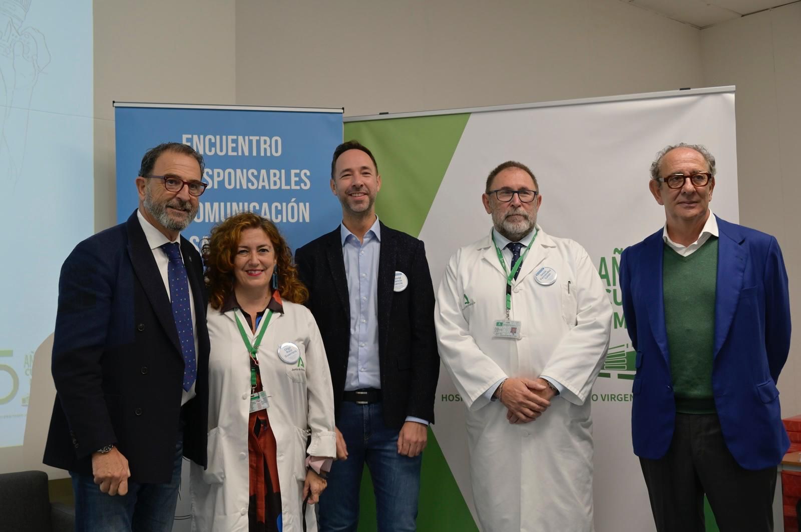 Los representantes de ambos hospitales, este viernes, en el Clínico.