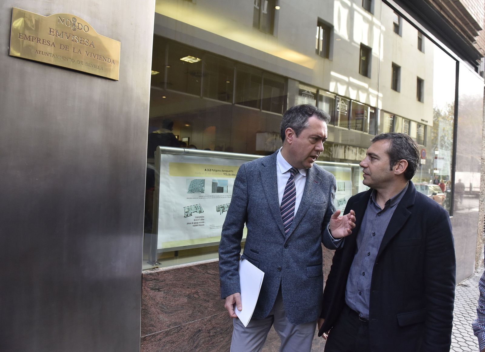 El alcalde, Juan Espadas, en Emvisesa.