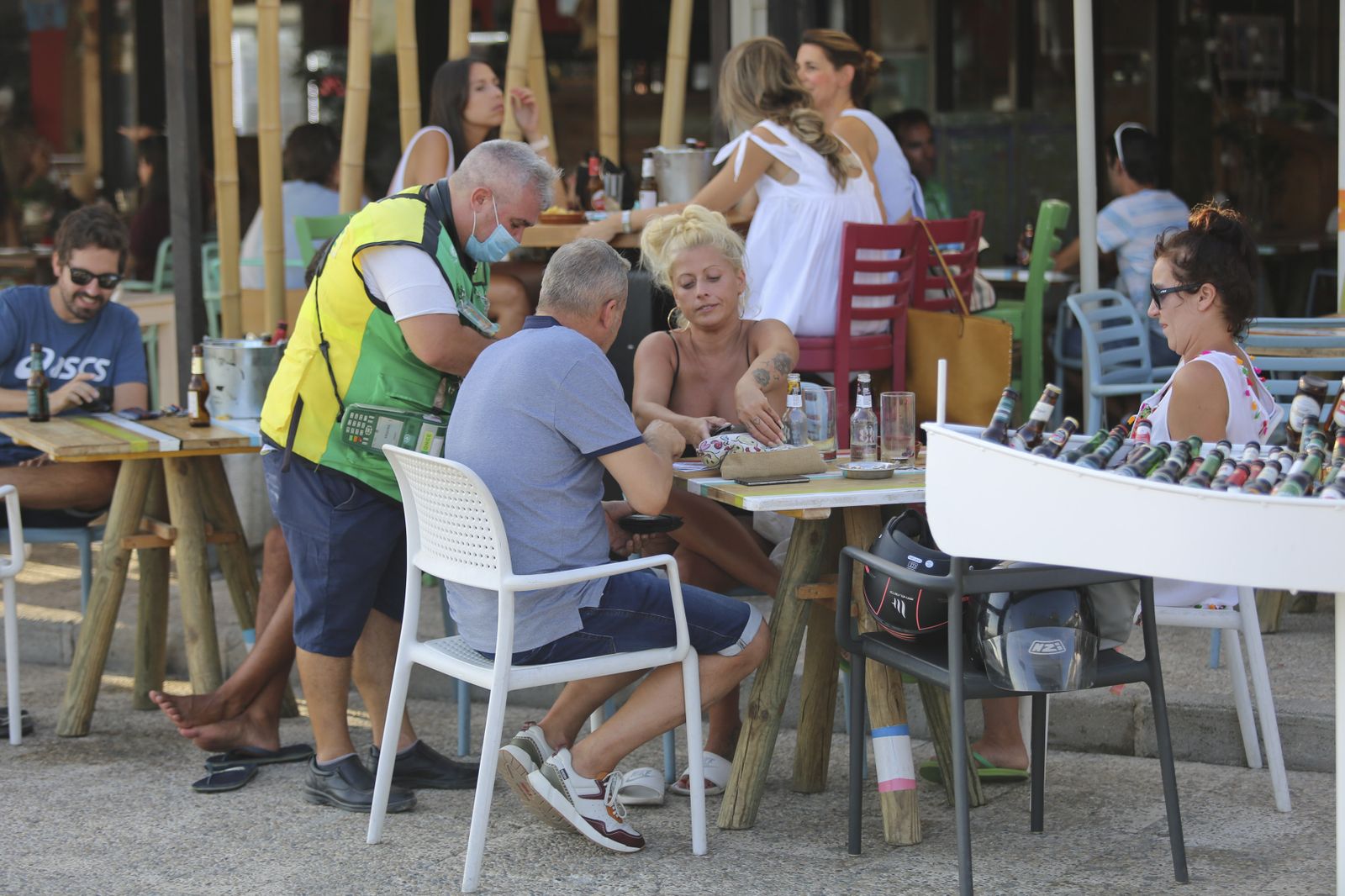 Así se está viviendo el verano del coronavirus en Pedregalejo. Fotos al atardecer