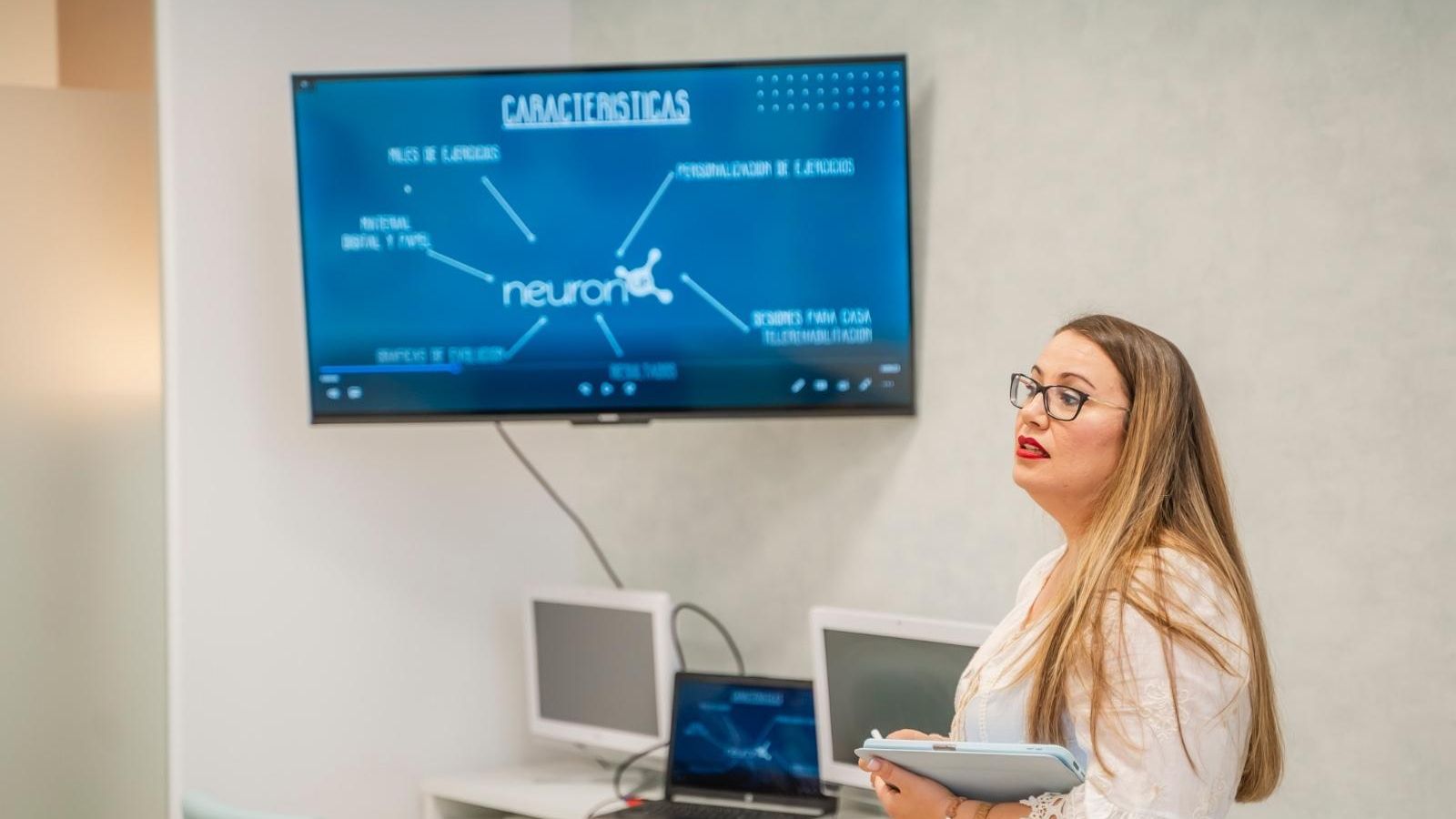 Realidad virtual e informática se dan la mano en los nuevos servicios de la clínica.